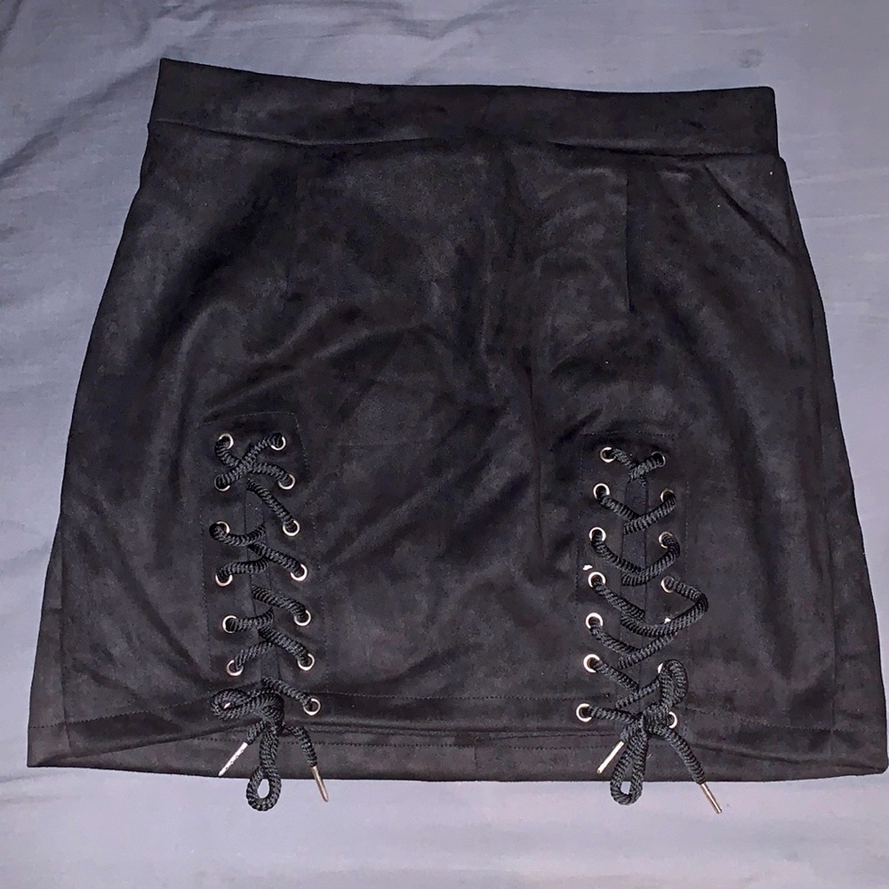 HIGHWAISTED MINI SKIRT